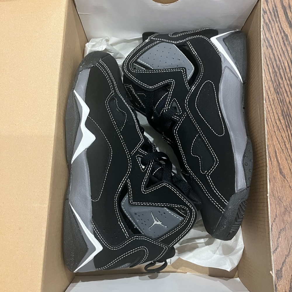 Boys Jordan True Flight Sneakers.
